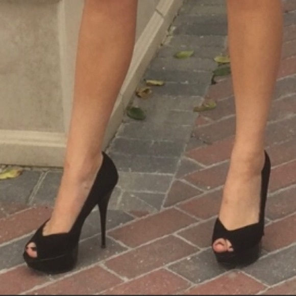 Black Formal Heels. Velvet and shiny texture! - Picture 4 of 4